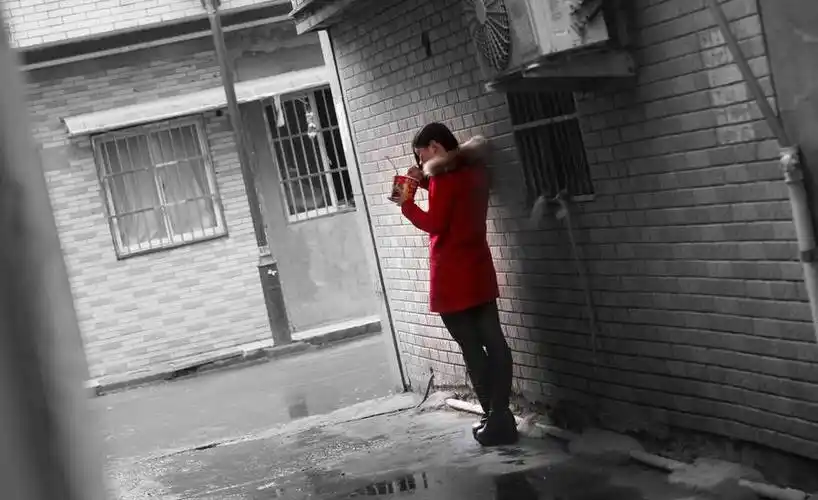 城中村"站街女"散居在深巷子 揭秘"藏污纳垢"之地