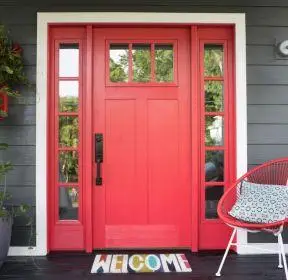 2018国外私家小别墅入户红色门设计图片-每日推荐