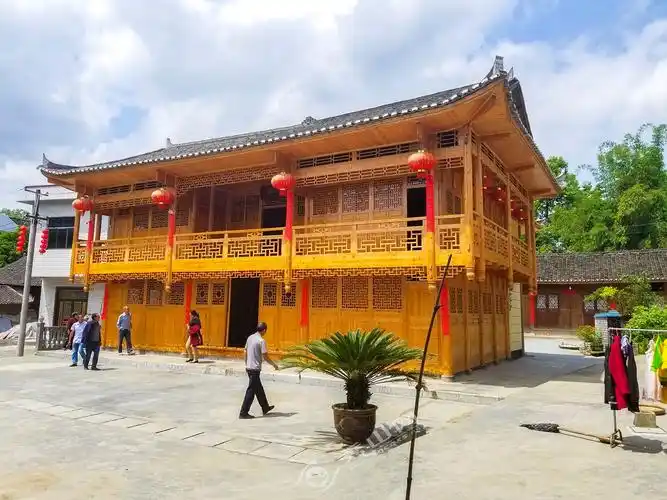 秀山:土家族苗族人家的木房子