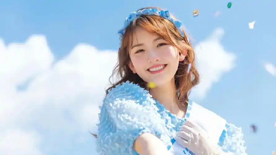 女歌手uu刘梦妤,全新单曲《全名》已在tme平台上线,新歌延续之前的