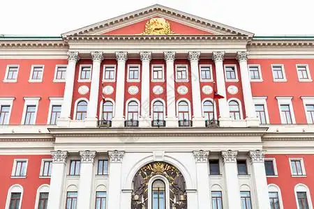 在莫斯科市tverskaya街的莫斯科市政厅大楼外墙宫殿建于1782年图片