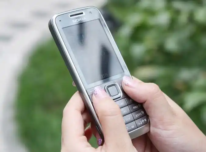 nokia诺基亚e52按键金属经典怀旧直板塞班小学生老人白色套餐四256mb