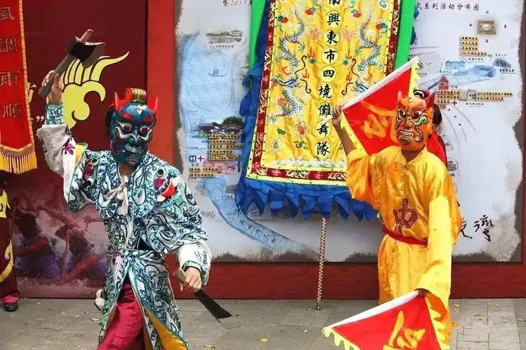 年年有余"       傩舞    湛江傩舞起源于原始社会图腾崇拜祭祀仪