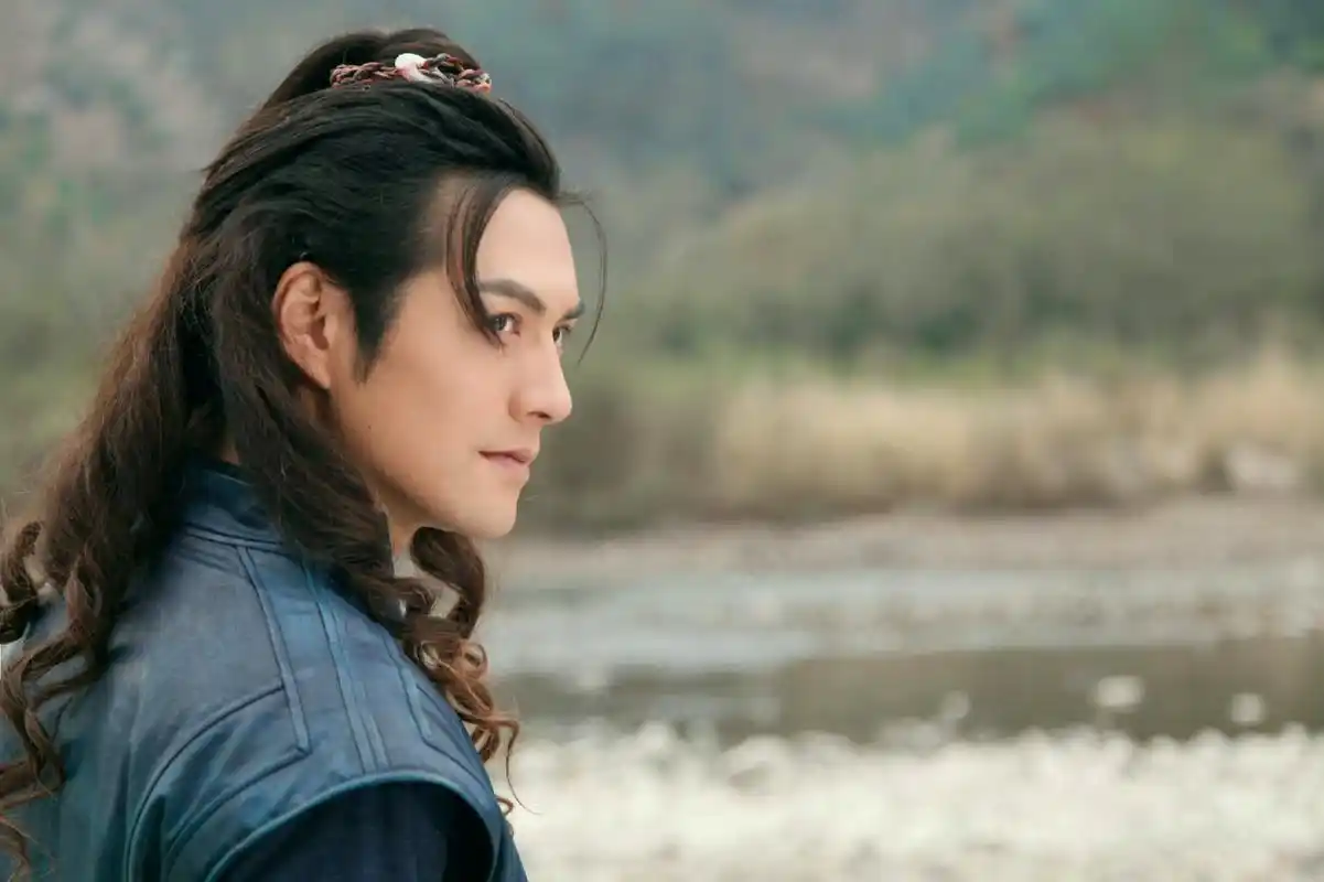 "绝代美男"严宽主演电影票房数据统计:  2023年《深海危机》(热映中)