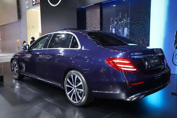 2019广州车展实拍:奔驰e级e300e l sedan