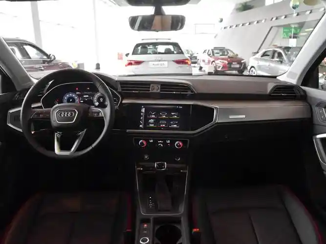 豪华品牌,ea888发动机,内饰大屏,实拍奥迪q3