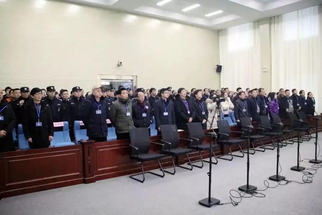 「扫黑除恶」开赌场,抢工程,敛钱财……18人团伙受审