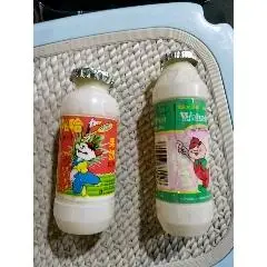 稀少~96,99年早期"娃哈哈果奶"瓶子~2个合拍_板桥旧书店【7788水烟壶