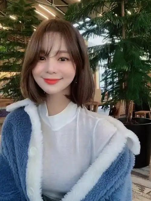 中短发秋冬发型奶茶棕发色