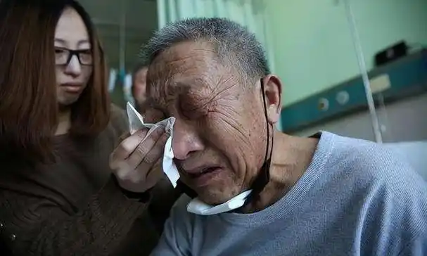 亲人离世时,为啥有的人哭得泪眼婆娑,有的人却无动于衷?