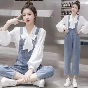 网红秋款女装显瘦衬衣两件套潮洋气牛仔背带裤时尚实拍2021