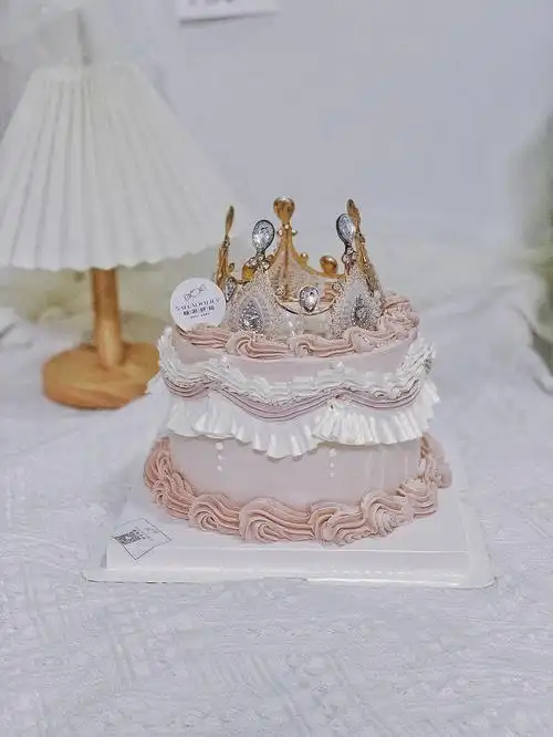 六寸复古裱花皇冠蛋糕