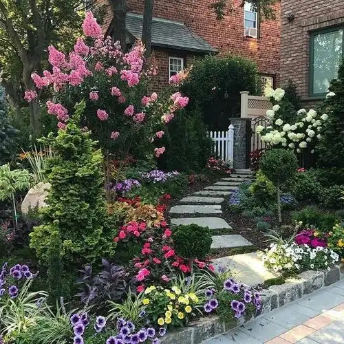 庭院花境的背景和前景设计让花境更具戏剧效果