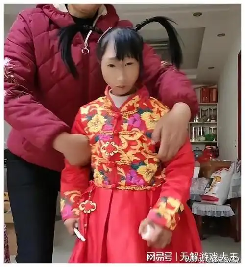 4年过去那个扇父母耳光辱骂邻居的四川村霸袖珍女还好吗