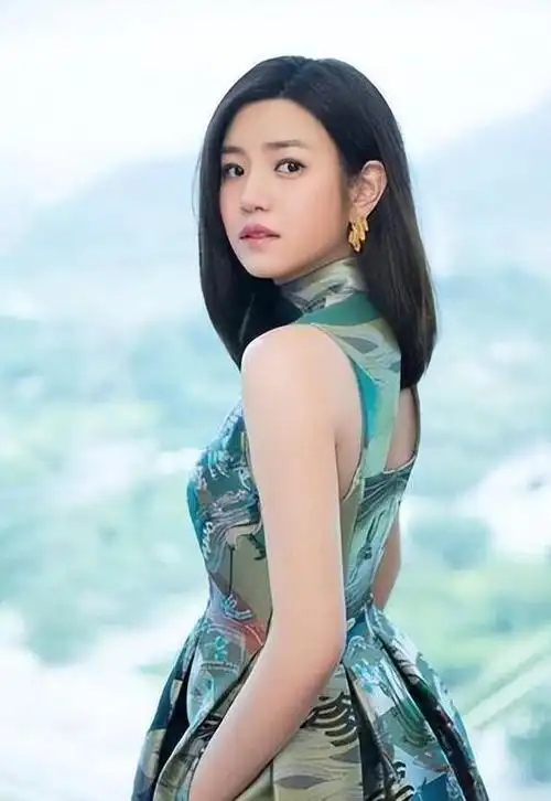 有网友随即扒出了陈妍希在出道之前"不堪入目"的黑历史,针对这种说法.