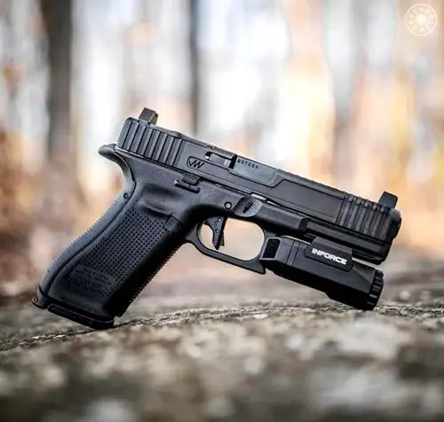 1/ 12 格洛克系列glock19:glock19是glock17的袖珍型,尺寸,重量都更小