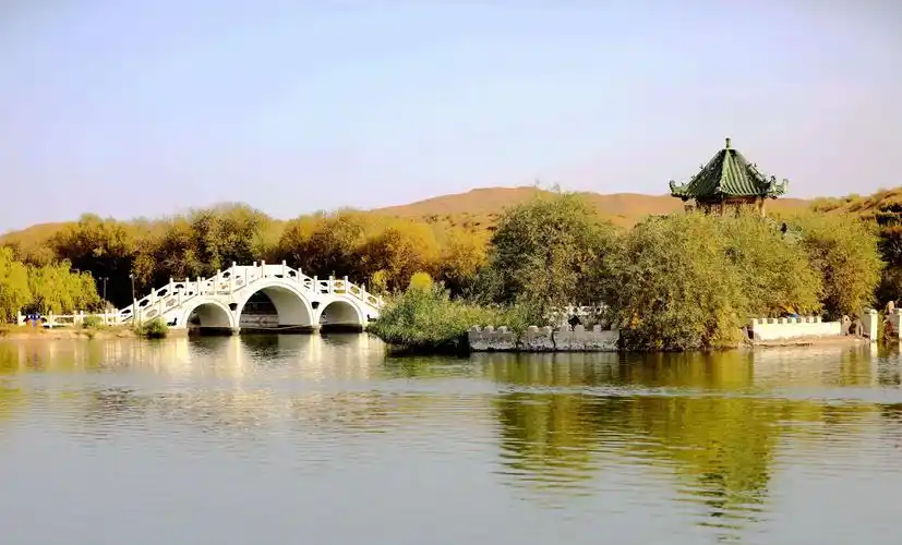 写美篇拍摄:东方 制作:东方 拍摄地点:鄯善县库木塔格沙漠公园 时间