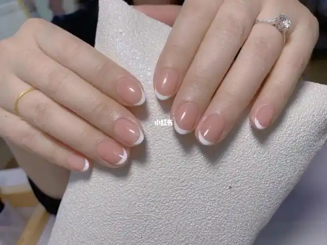 白色法式通勤必备款