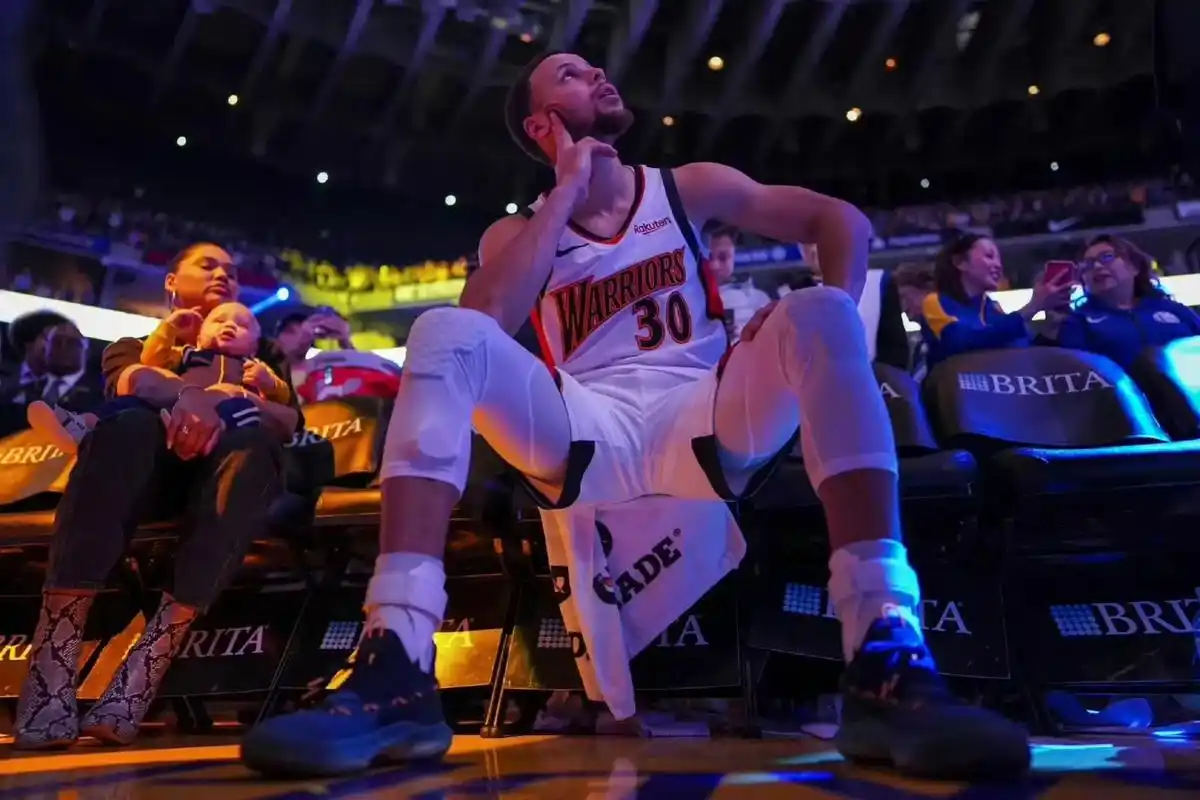 你们要的库里平板壁纸来啦!快挑一张吧?总会有合适你的!#库里 - 抖音