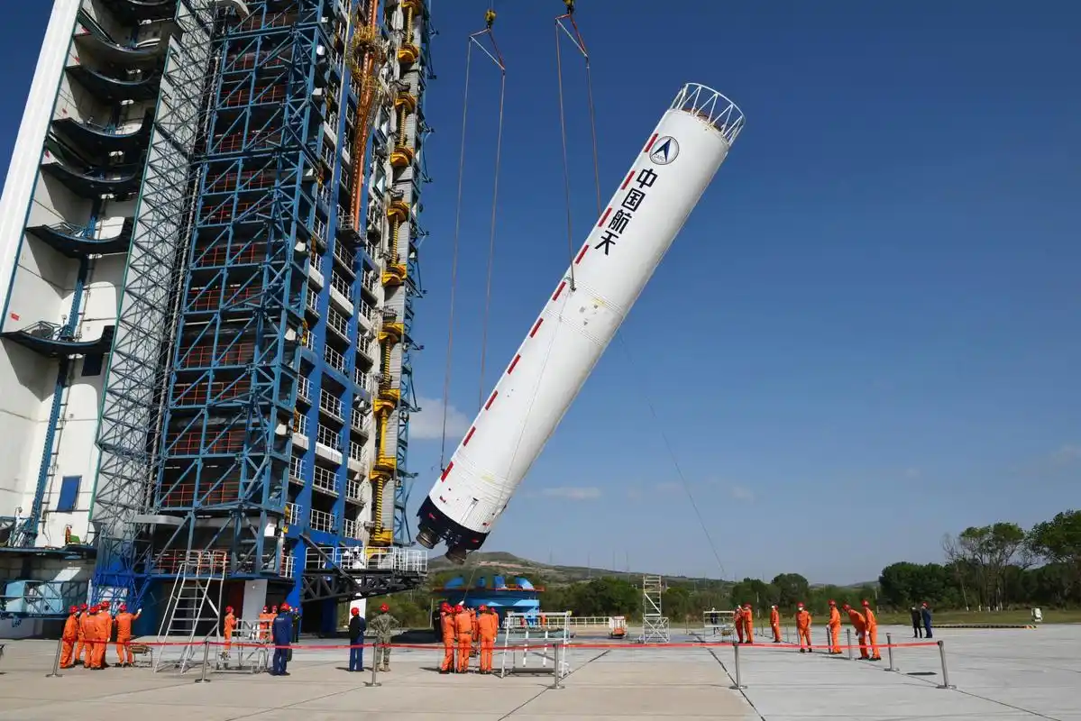 长征二号丁运载火箭 是一种使用液体常温燃料的两级运载火箭.