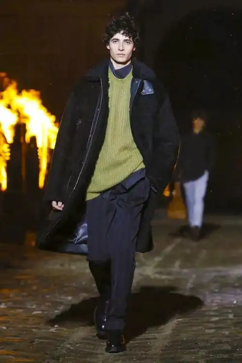 被hermès力捧的男模oscarkindelan羡慕他的颜值