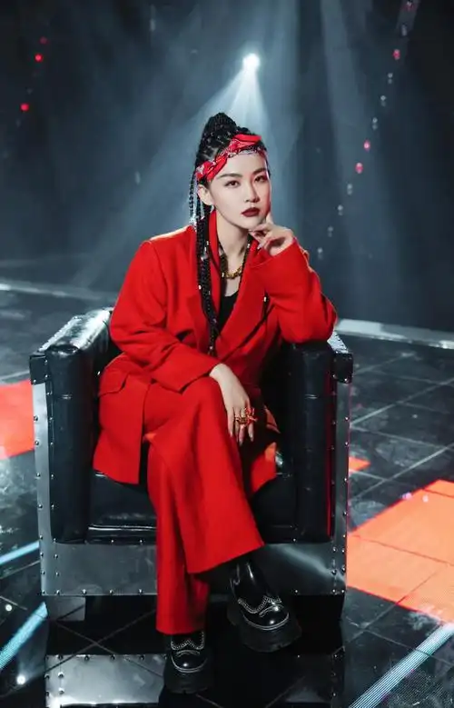 到26岁参加《好声音》,再29岁参加《中国新说唱》,陈梓童花了十寄年