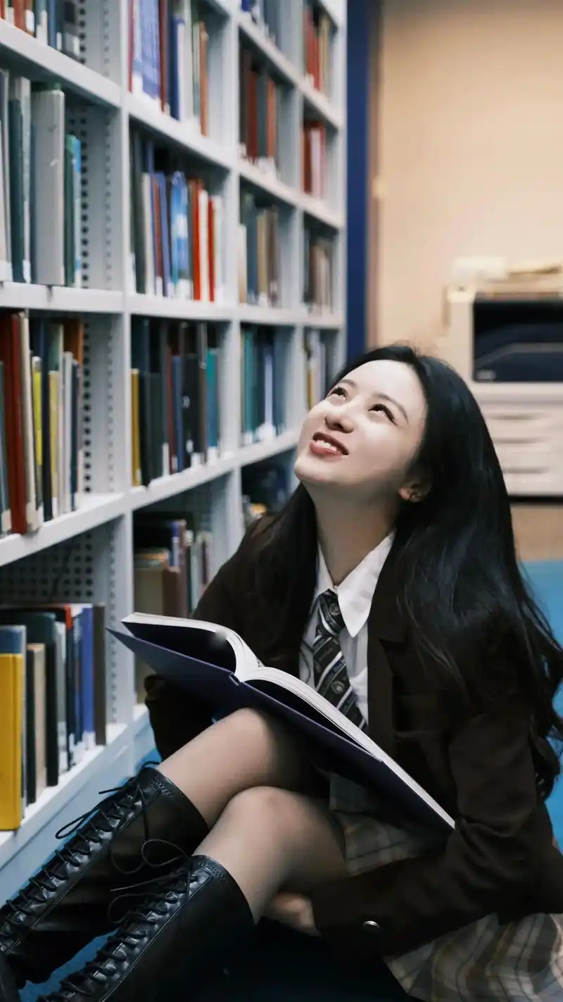 快进来学图书馆拍照动作咯!#摄 - 抖音
