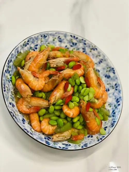 主题:周末晚饭切啥呀松茸煲仔饭