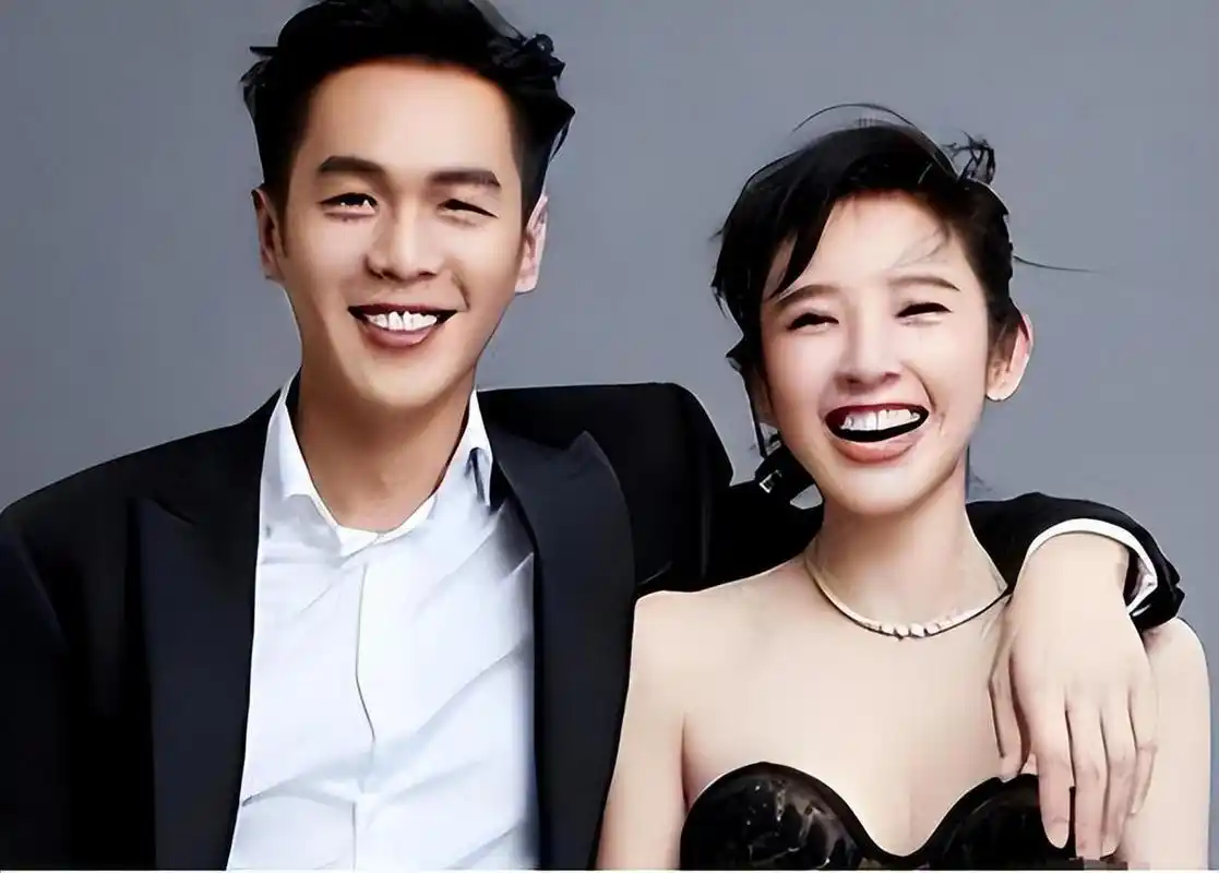 2月27日,张若昀老婆唐艺昕登上热搜,据悉,唐艺昕在一档综艺节目中