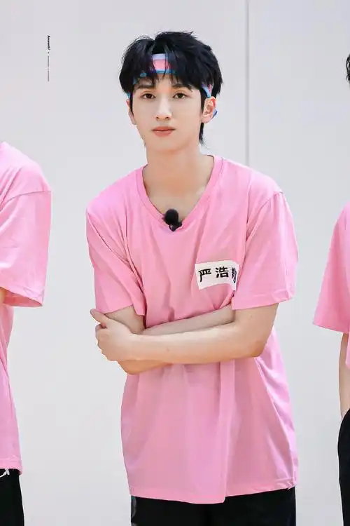 tf家族夏日运动会##严浩翔夏日运动会饭拍生图