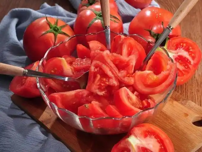 深圳一42岁男子天天吃西红柿,坚持一年后,结果让医生都羡慕不已