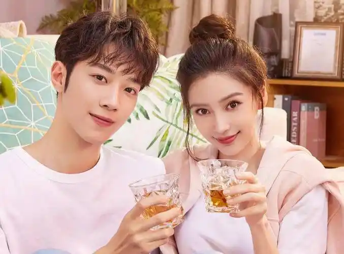 许凯后赖冠霖也演"年上恋"剧,搭档是32岁姐姐,官宣海报太般配_baby