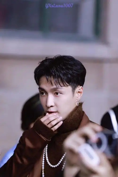 张艺兴 我不热##gq编辑说张艺兴好辣##gqcreative灵感派对