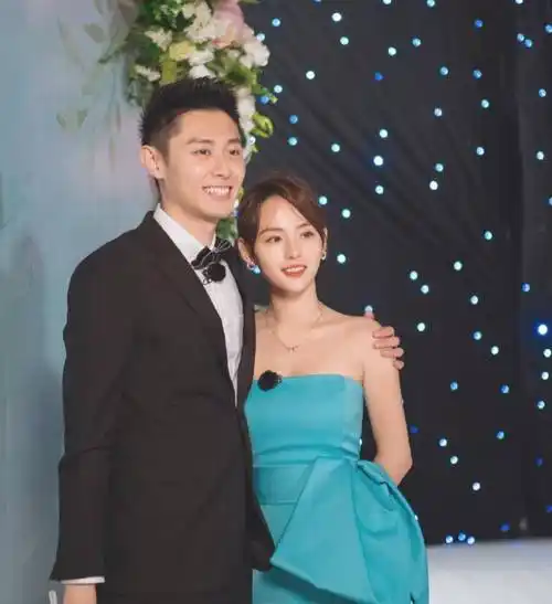 27岁嫁入豪门,老公每年给2亿零花钱,连生两子婆婆百依百顺_张嘉倪