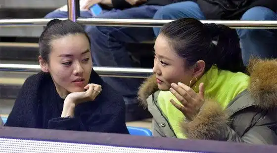 苏伟夫人领衔新疆太太团现场观战