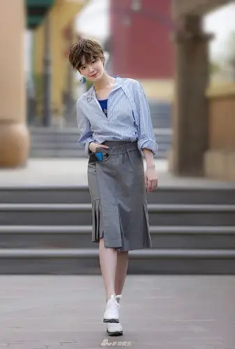 组图:刘海蓝演绎清爽盛夏风 笑容甜美清新撩人