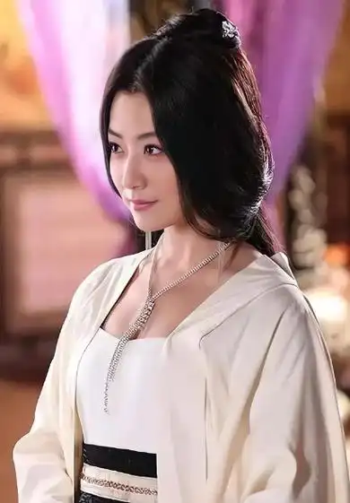 白冰有多美?成龙看了挪不开眼,胡歌害羞不好意思看