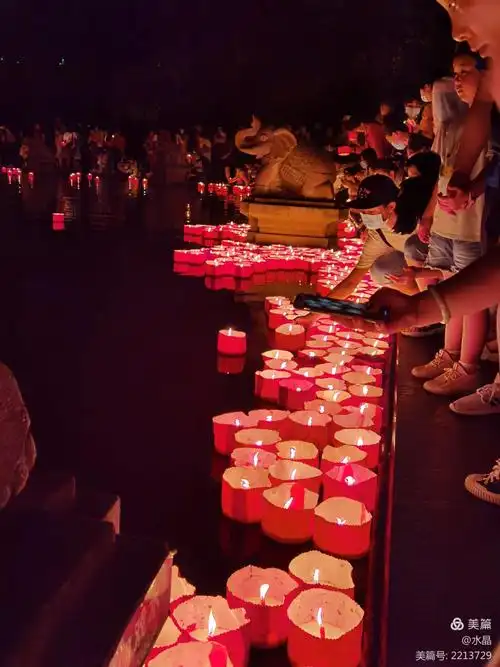 曼听公园放水灯