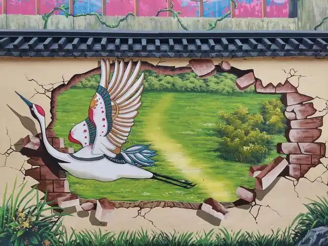 东海巷子有一面栩栩如生的3d彩绘墙 感觉仙鹤要飞出来啦!