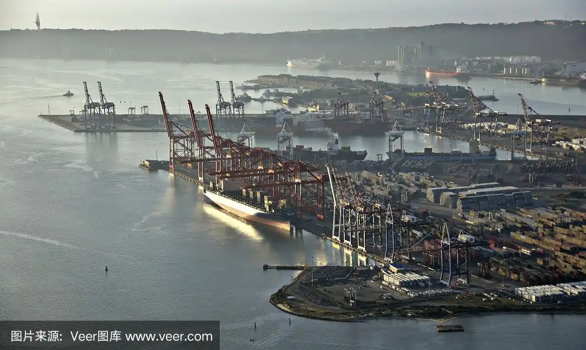 德班港口航拍视角,德班集装箱码头,2号码头,起重机车间.夸祖鲁-纳塔尔