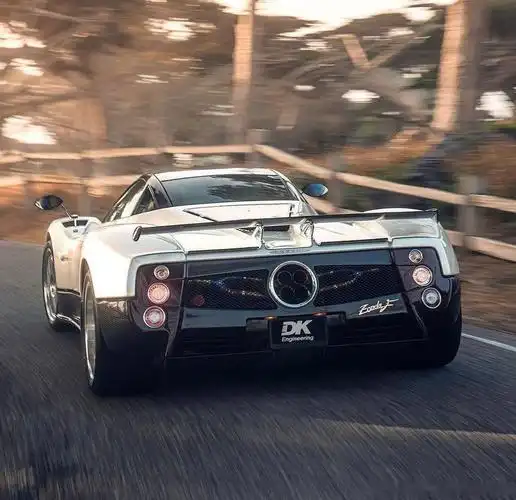 帕加尼zondaf首款被定义为hypercar级别的跑车