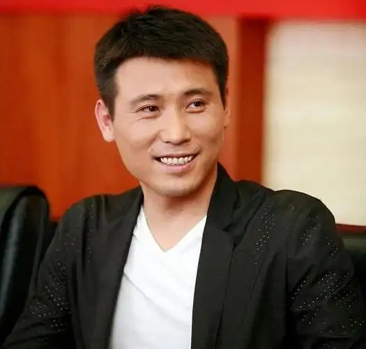 然而,李乃文澄清了两人之间的关系,强调他们只是普通朋友.