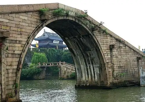 名遐迩 寒山枫桥 巍峨且雄壮 胥门万年桥 似长虹江村桥 历沧桑乌鹊桥