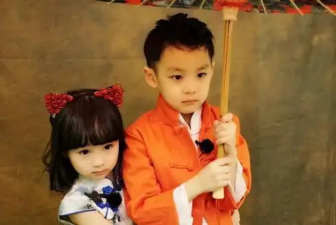 当年红得发紫的曹颖,如今淡出娱乐圈相夫教子,儿子长得美如画