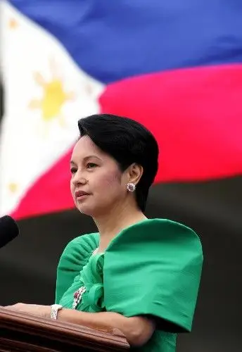 菲律宾当选总统阿罗约发表就职演说(组图)