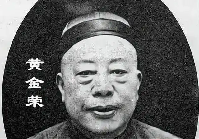 说起上海的黑社会组织,势必会让我们想起三个人:杜月笙,张啸林,黄金荣