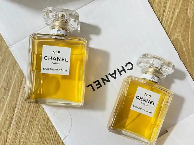 香奈儿5号浓香香水姐妹们帮我看看真假