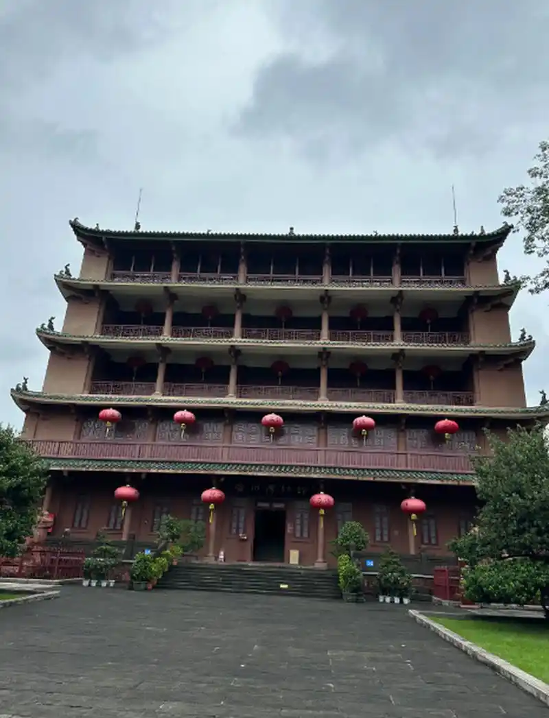 "岭南第一胜览"羊城八景之一,广州博物馆镇海楼的美誉 已历经六百多年