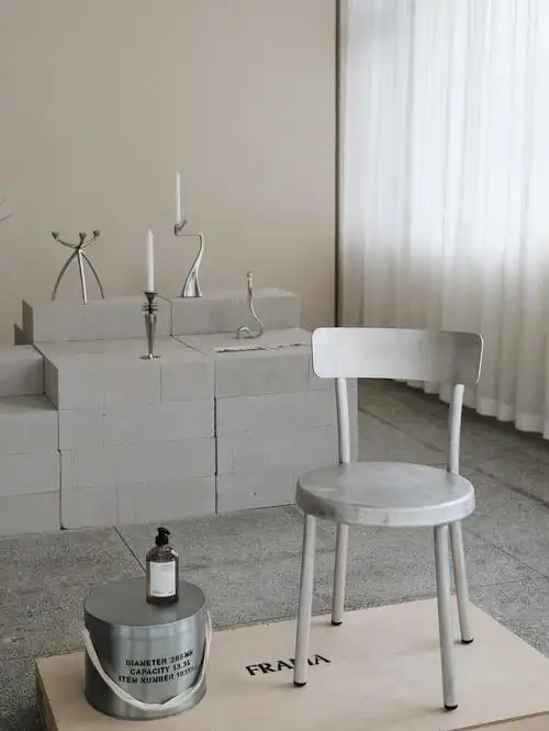 24 poetic archive 的几款雕塑感的烛台