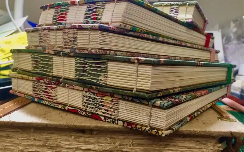 【水彩·水彩本子开箱】开箱东巴纸本和手工露脊水彩本,本子推荐